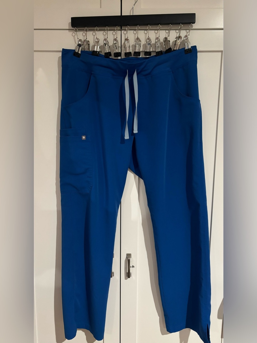Figs Women’s cargo style scrub pants